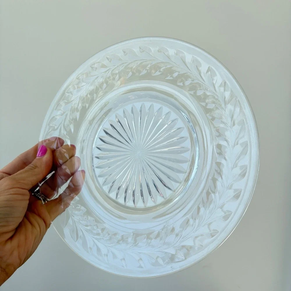 Set of 8 Vintage Clear Glass Laurel Leaf Sunburst 8 Inch Salad Dessert Plates
